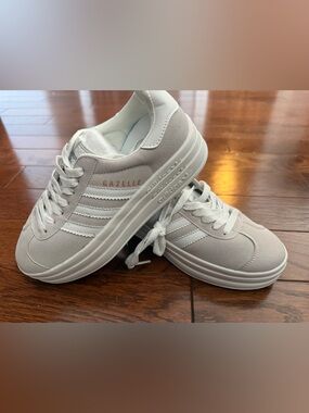 adidas Women's Gazelle Bold Lace Up Suede Sneakers in Light Gray. Size 7. NWOT